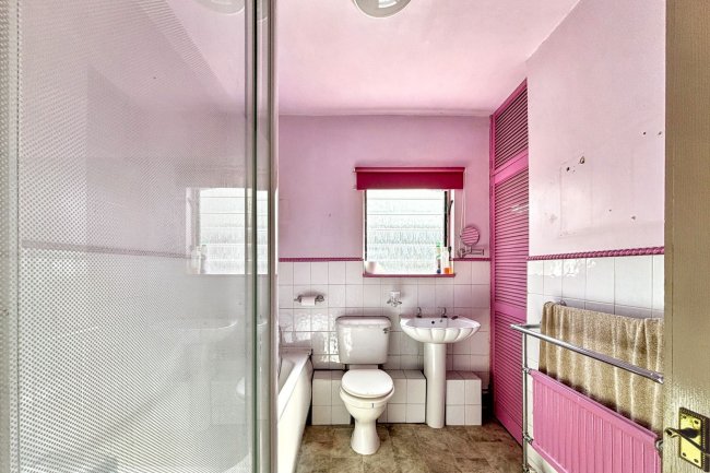 113A Rosslyn Crescent, Harrow, Middlesex HA1 2RY 1