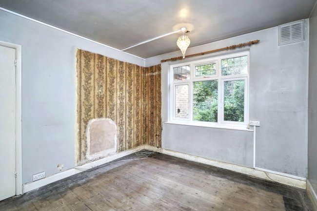3 Pixham Court, Wimbledon, London, SW19 7EH 5