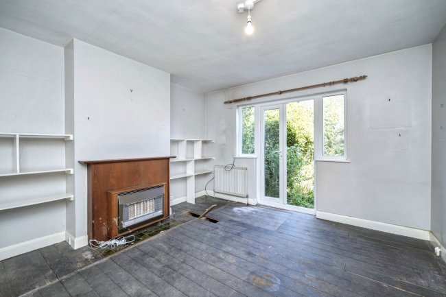 3 Pixham Court, Wimbledon, London, SW19 7EH 5