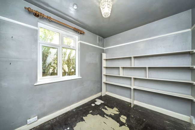 3 Pixham Court, Wimbledon, London, SW19 7EH 5