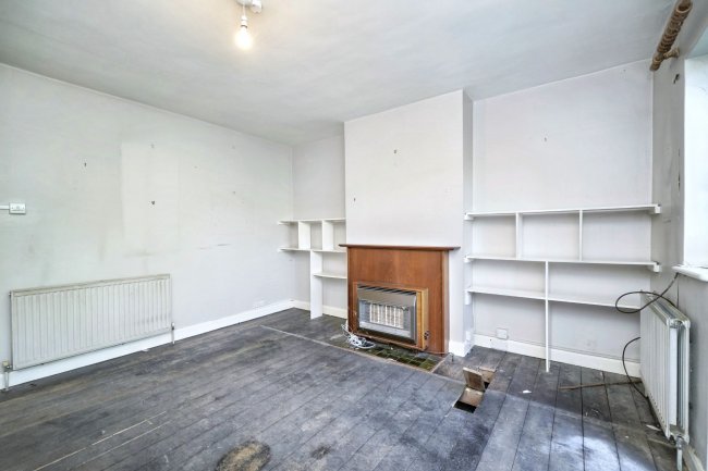 3 Pixham Court, Wimbledon, London, SW19 7EH 5