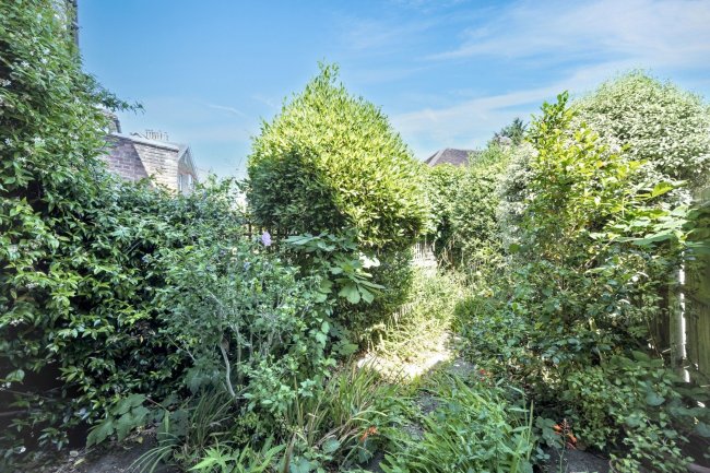 3 Pixham Court, Wimbledon, London, SW19 7EH 5