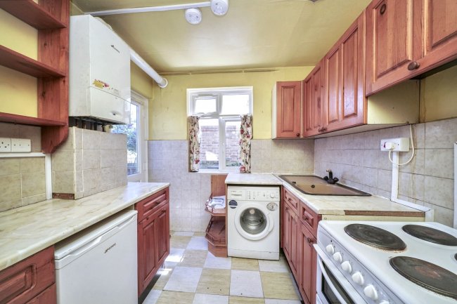 3 Pixham Court, Wimbledon, London, SW19 7EH 5