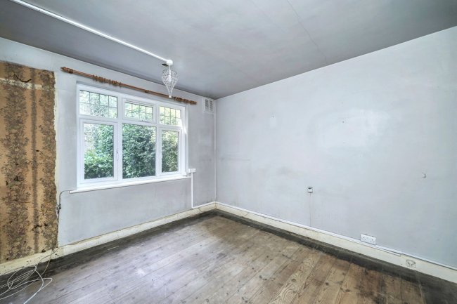3 Pixham Court, Wimbledon, London, SW19 7EH 5