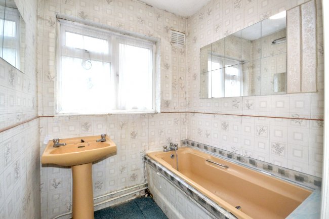 66 Beechcroft Avenue, Harrow, Middlesex, HA2 7JG 2