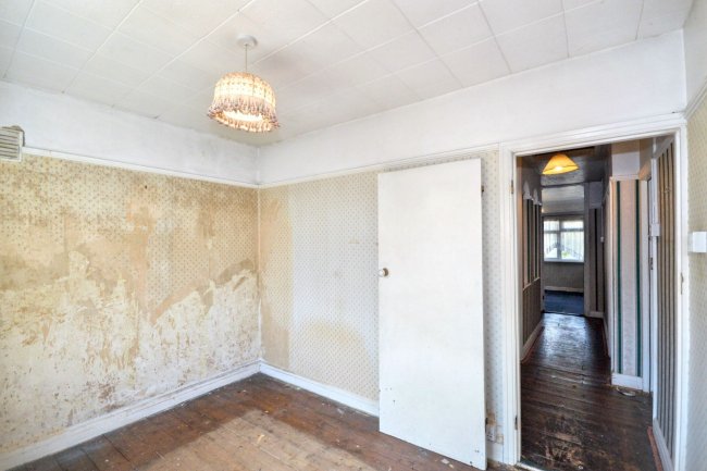 66 Beechcroft Avenue, Harrow, Middlesex, HA2 7JG 2