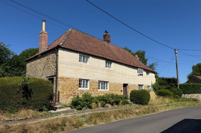 2 Castle Cottages, Chilthorne Domer, Yeovil, Somerset, BA22 8RD 6