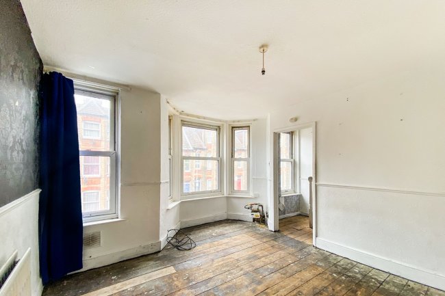 38 Bradstone Road, Folkstone CT20 1HW 6