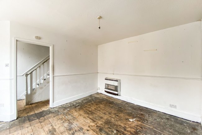 38 Bradstone Road, Folkstone CT20 1HW 6