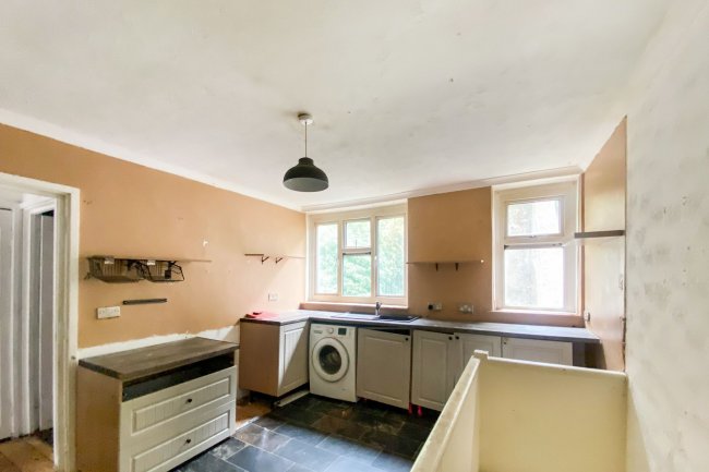 38 Bradstone Road, Folkstone CT20 1HW 6