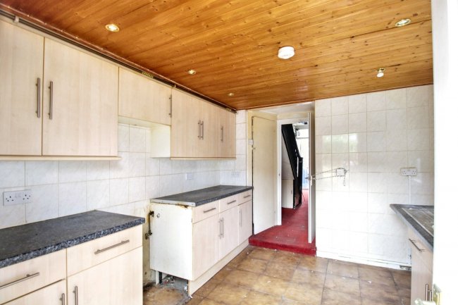 12 Kenneth Road, Chadwell Heath, Romford, RM6 6LL 7