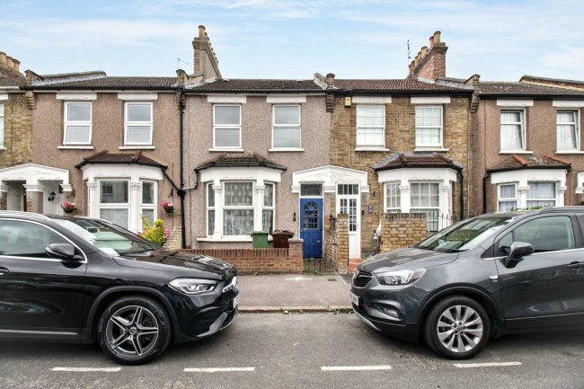 12 Kenneth Road, Chadwell Heath, Romford, RM6 6LL 7