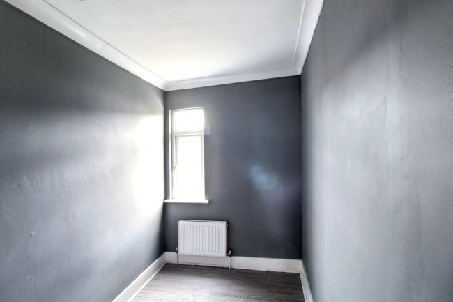 12 Kenneth Road, Chadwell Heath, Romford, RM6 6LL 7