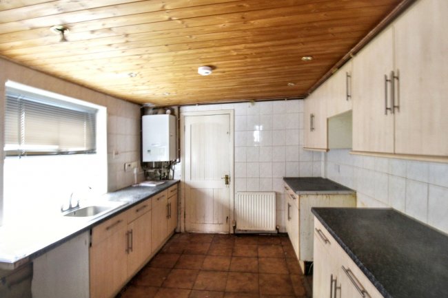 12 Kenneth Road, Chadwell Heath, Romford, RM6 6LL 7