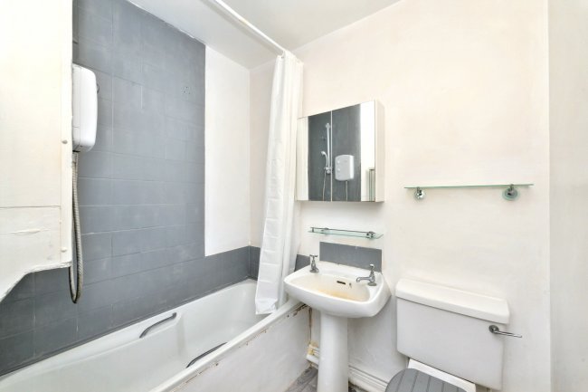 Flat D, 25 Cambridge Road, St. Albans, Hertfordshire, AL1 5LH 3