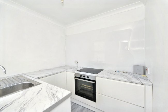 Flat D, 25 Cambridge Road, St. Albans, Hertfordshire, AL1 5LH 3