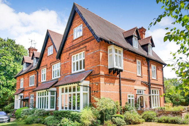 7 Clevemede House, Goring on Thames, RG8 9BX 10