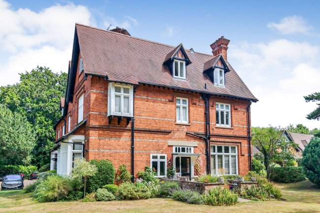 7 Clevemede House, Goring on Thames, RG8 9BX 10