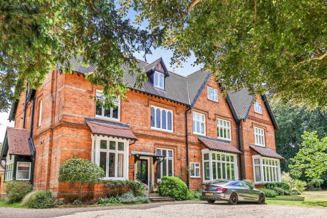 7 Clevemede House, Goring on Thames, RG8 9BX 10