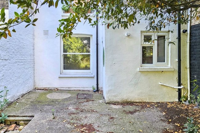 11a Stanlake Villas, London W12 7EX 3