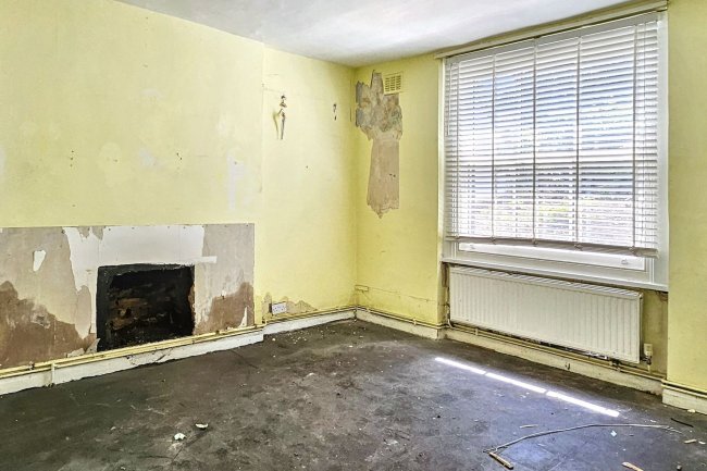 11a Stanlake Villas, London W12 7EX 3