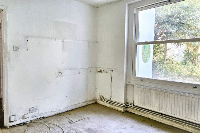 11a Stanlake Villas, London W12 7EX 3