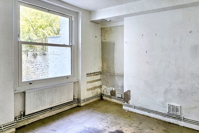 11a Stanlake Villas, London W12 7EX 3