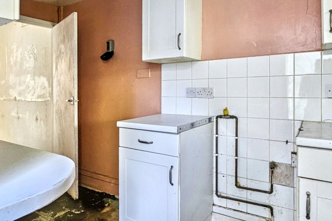 11a Stanlake Villas, London W12 7EX 3