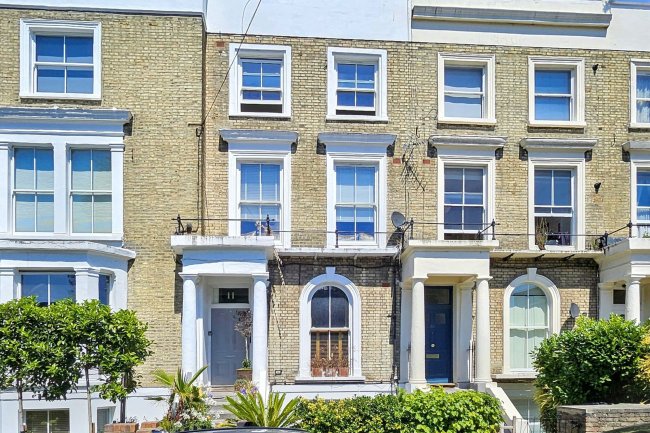 11a Stanlake Villas, London W12 7EX 3