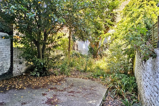 11a Stanlake Villas, London W12 7EX 3