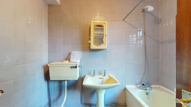 19 Eaton Drive, Kingston Upon Thames, Surrey, KT2 7RB 8