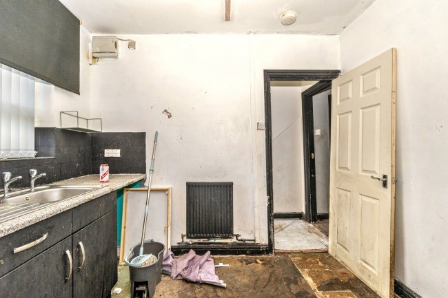 17 Millbeck Road, Middleton, Manchester, M24 4HZ 10