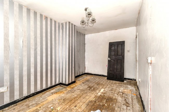 17 Millbeck Road, Middleton, Manchester, M24 4HZ 10