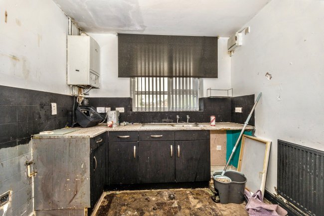 17 Millbeck Road, Middleton, Manchester, M24 4HZ 10