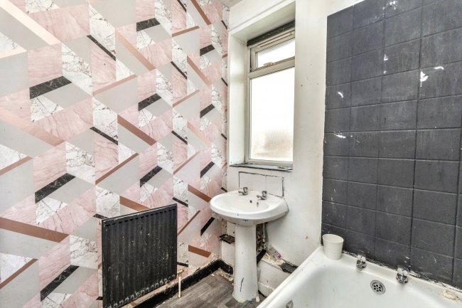 17 Millbeck Road, Middleton, Manchester, M24 4HZ 10