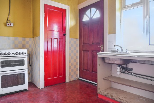 18 Dunstable Court, Dunstable Road, Luton, Bedfordshire, LU4 8DB 9