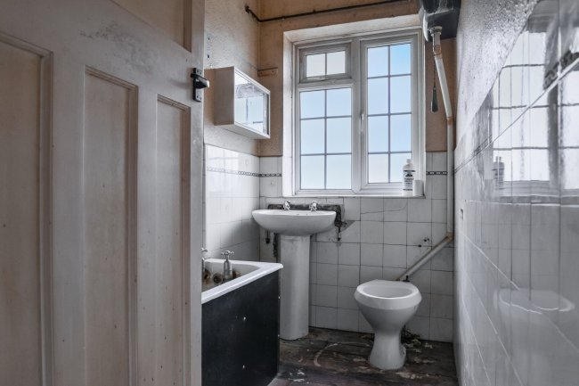 18 Dunstable Court, Dunstable Road, Luton, Bedfordshire, LU4 8DB 9