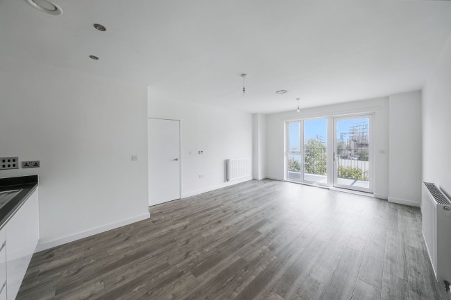 Flat 10, Denman House, 1 New Road, Feltham TW14 9AJ 8