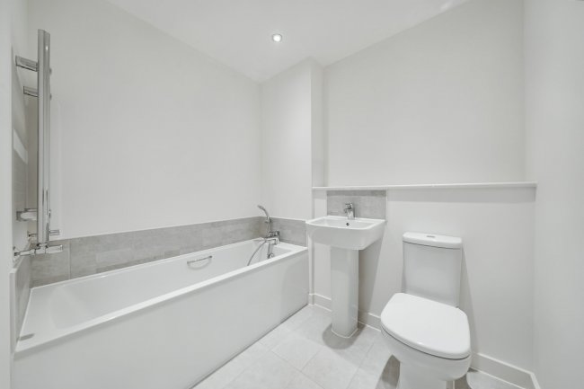 Flat 7, Denman House, 1 New Road, Feltham TW14 9AJ 1