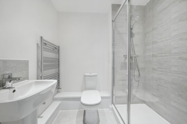 Flat 4, Denman House, 1 New Road, Feltham TW14 9AJ 10