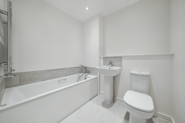 Flat 4, Denman House, 1 New Road, Feltham TW14 9AJ 10