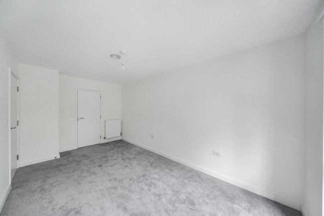 Flat 4, Denman House, 1 New Road, Feltham TW14 9AJ 10