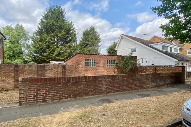 Garage Block next to Lismore Court, Kingston Road, Staines Upon Thames, TW18 1AU 4