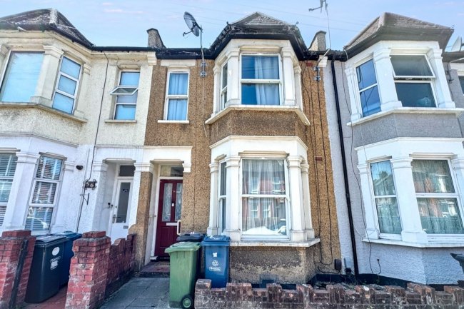 Flat B, 54 Herga Road, Harrow, HA3 5AS 1