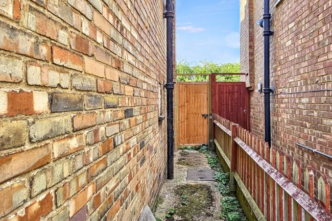 38 Tees Avenue, Perivale, Greenford, UB6 8JJ 2