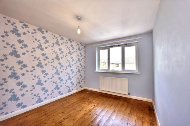 5 Dobsons Close, Rayleigh, Essex, SS6 7NZ 3