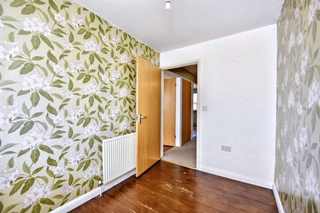 5 Dobsons Close, Rayleigh, Essex, SS6 7NZ 3