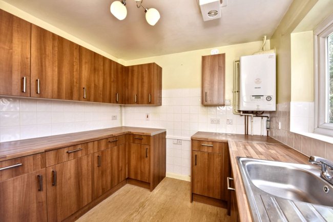 5 Dobsons Close, Rayleigh, Essex, SS6 7NZ 3