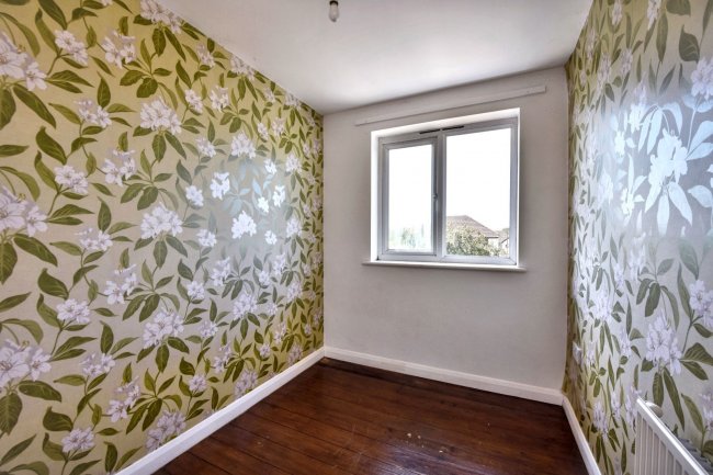 5 Dobsons Close, Rayleigh, Essex, SS6 7NZ 3