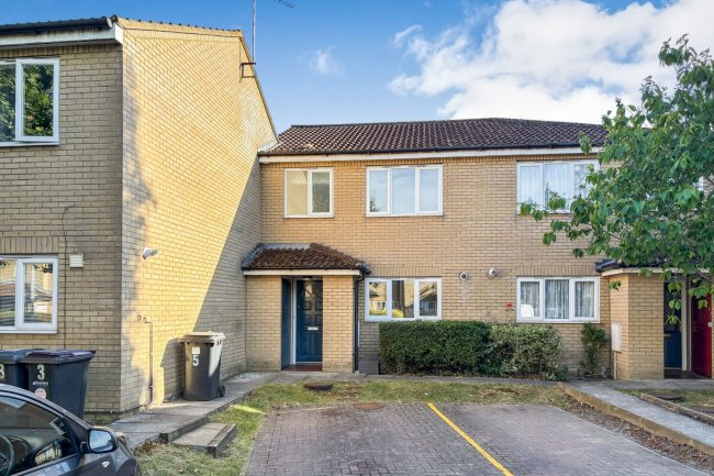 5 Dobsons Close, Rayleigh, Essex, SS6 7NZ 3